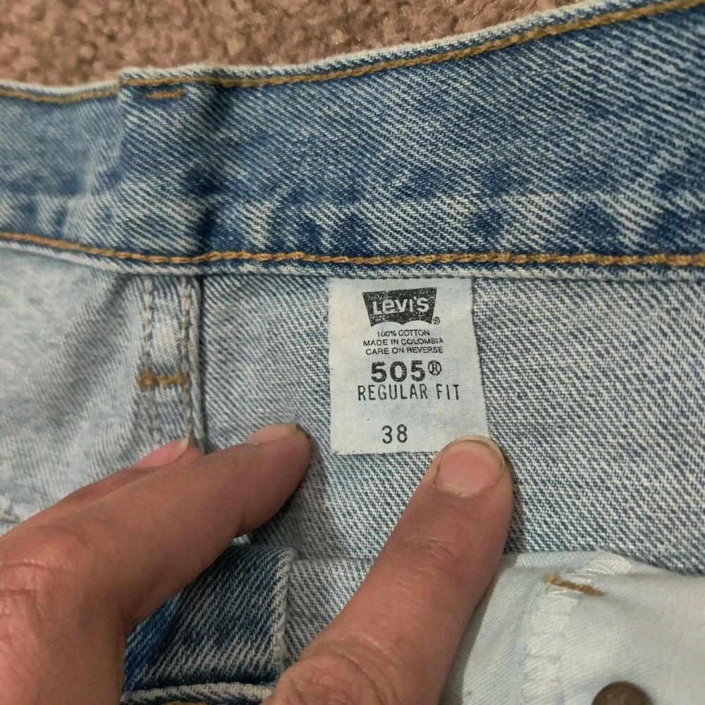 Vintage Levi's 505 Jean Shorts Mens 38 Blue Relaxed Fit Black Bat Wing Y2K Jorts - Picture 4 of 8